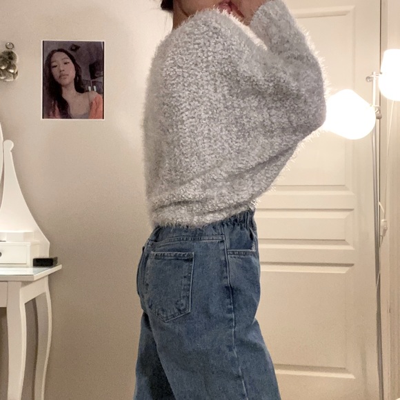 White-grey colored sweater (oversized sleeves) - Picture 3 of 7